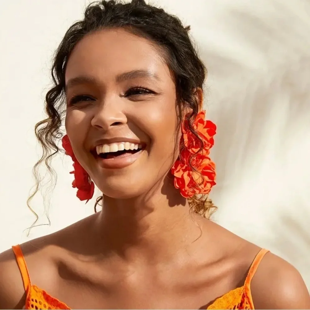 Orange flower dangle paper earrings 💕💕🧡🧡 with cute gift packaging 🎁🎁 New